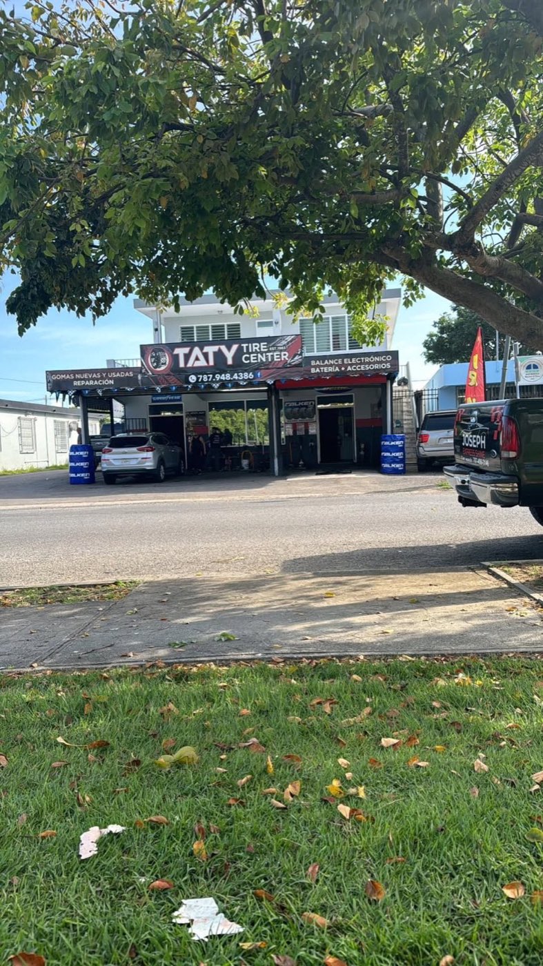 Fachada de Taty Tire Center en Isabela